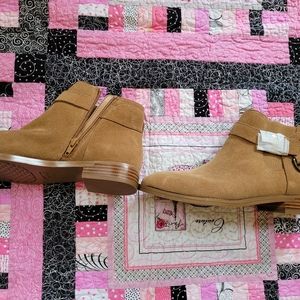 NWOT  Aerosols Camel Color suede Ankle Boots